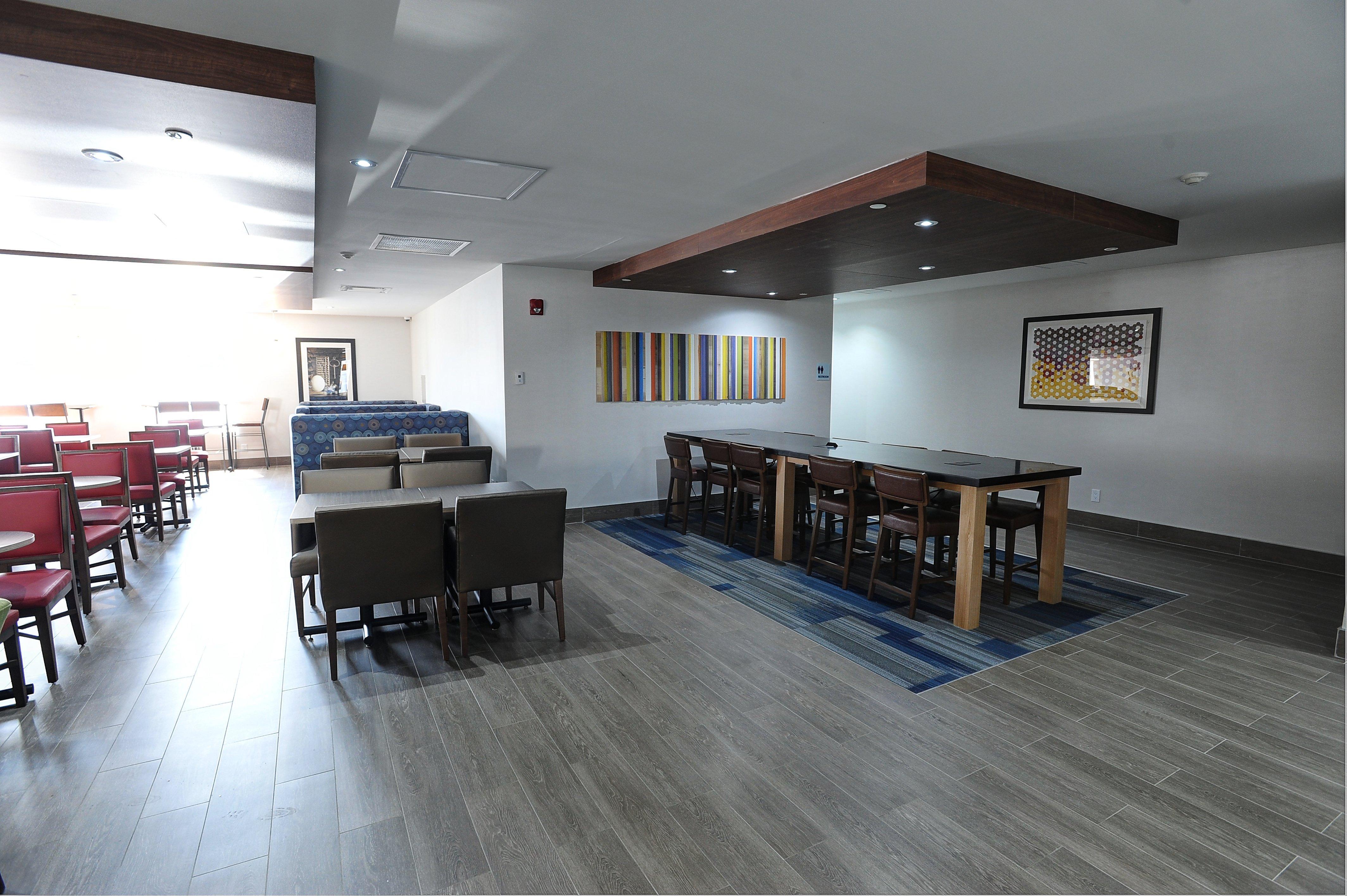 Holiday Inn Express & Suites Toronto Airport West By Ihg Mississauga Exterior foto