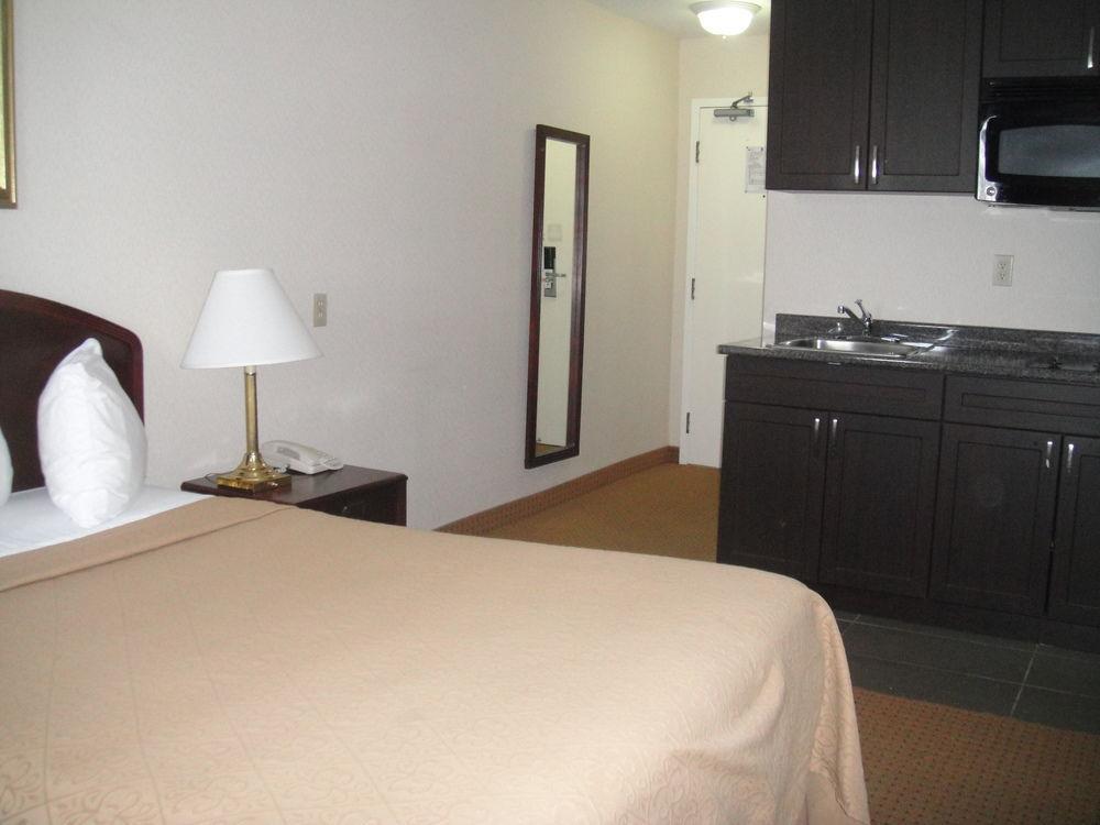 Holiday Inn Express & Suites Toronto Airport West By Ihg Mississauga Exterior foto