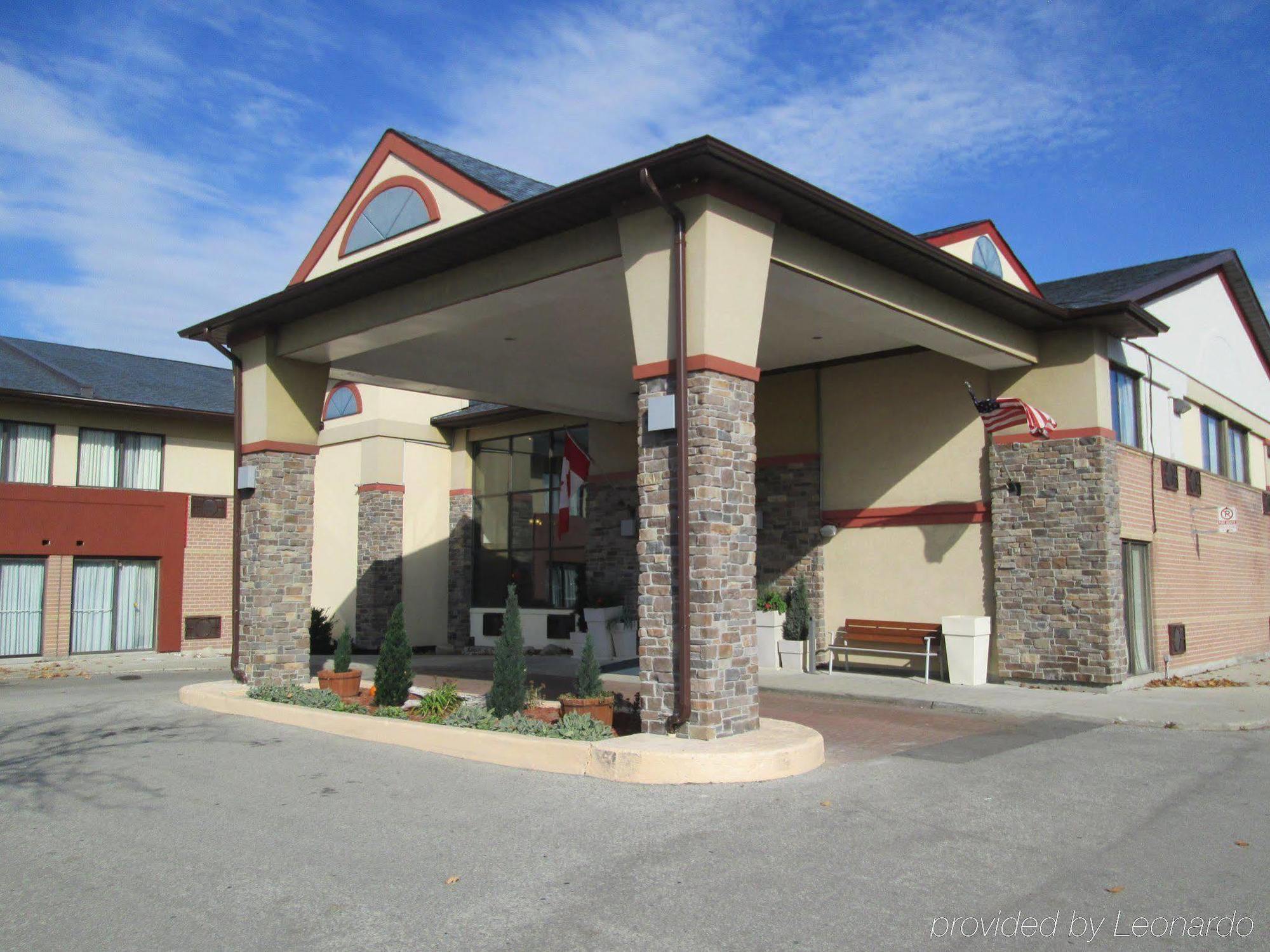 Holiday Inn Express & Suites Toronto Airport West By Ihg Mississauga Exterior foto