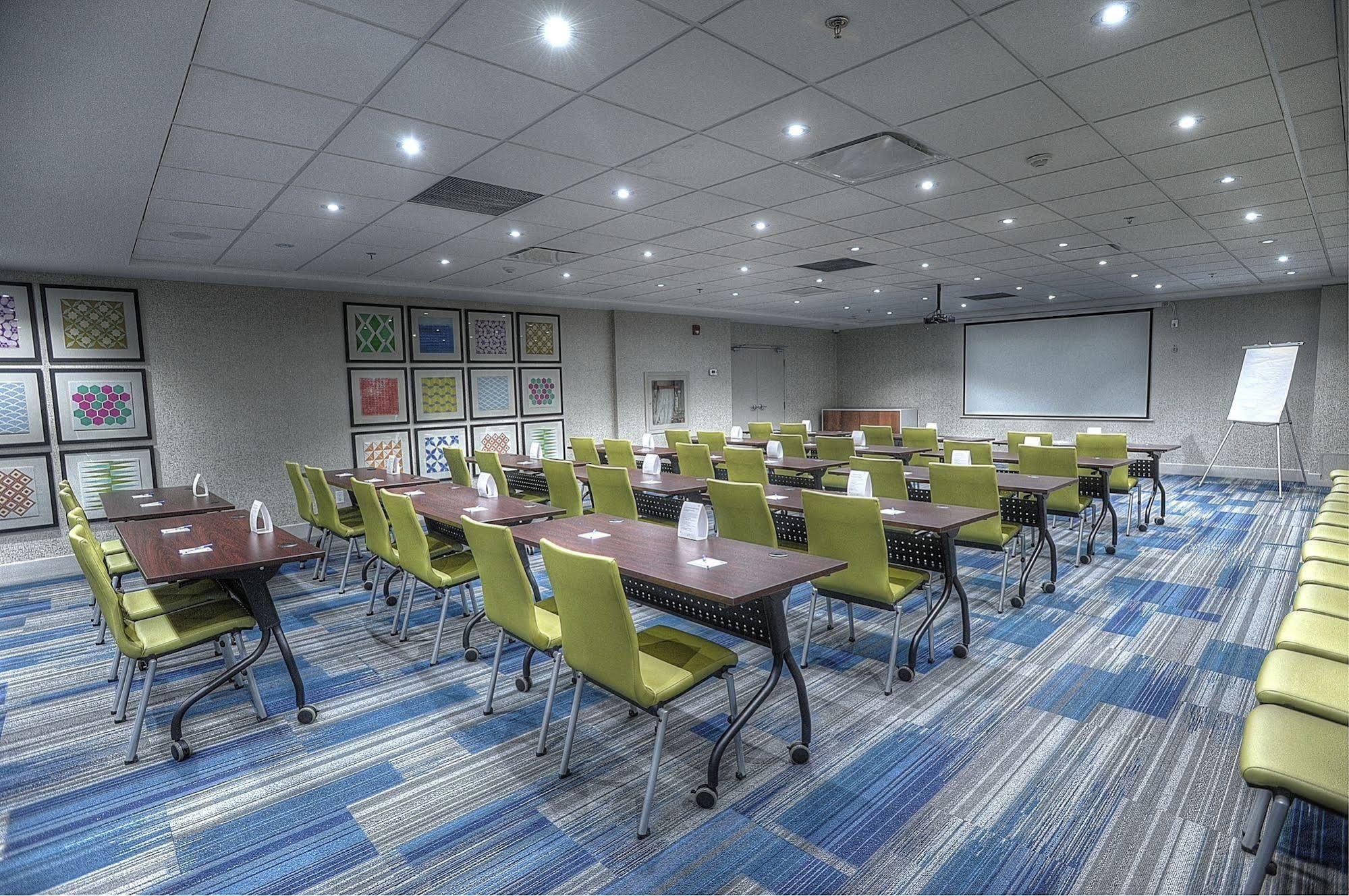Holiday Inn Express & Suites Toronto Airport West By Ihg Mississauga Exterior foto